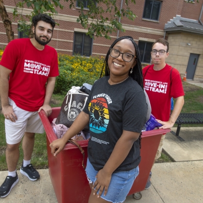 A new student moves into BEST Hall on the Busch campus with the help of Residence Life Move In Team members